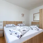 Miranda Apartment Lopar