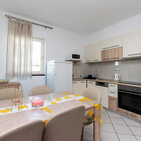 Miranda Apartment Lopar