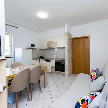 Miranda Apartment