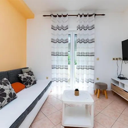 Miranda Apartment Lopar