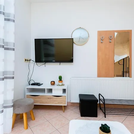 Miranda Apartment *
