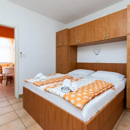 Miranda Apartment Lopar
