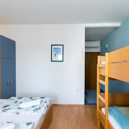 Miranda Apartment Lopar
