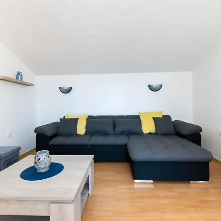 Apartment Miranda Lopar