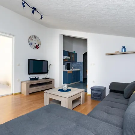 Miranda Apartment Lopar