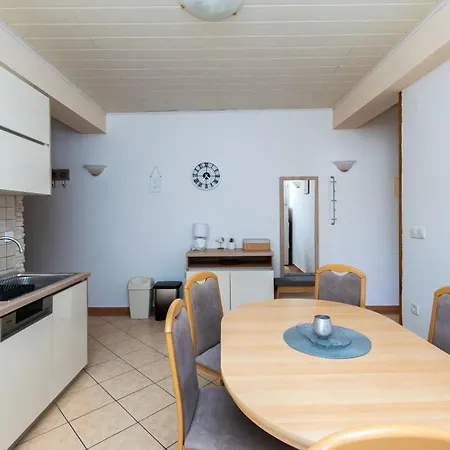 Miranda Apartment Lopar